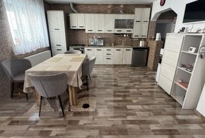 Casă cu 4 camere cu Teren 1420 Mp în Șofronea - 3