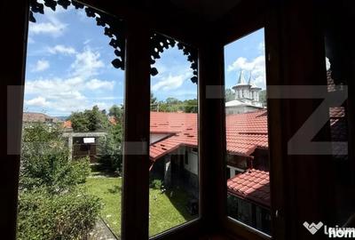 Casă cu 5 camere cu Teren 382 Mp în Pietroșița