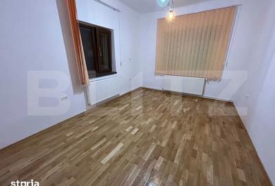Casă cu 3 camere decomandat cu Teren 430 Mp în Bartolomeu