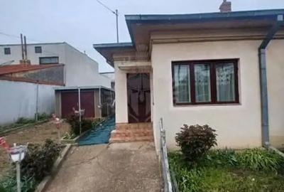 Casă cu 6 camere cu Teren 400 Mp în 8 Martie - 9