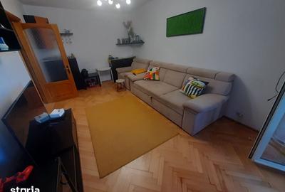 Apartament cu 3 camere decomandat în Drumul Taberei