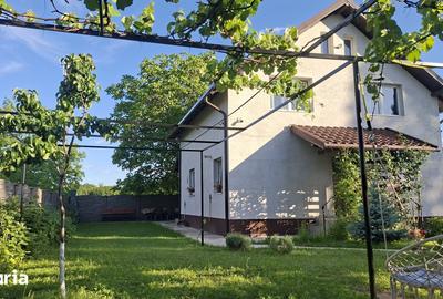 Casă cu 5 camere cu Teren 740 Mp în Central