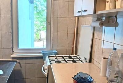 Apartament cu 2 camere decomandat, mobilat în Micro 13