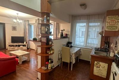 Apartament cu 2 camere semidecomandat, mobilat în Universitate