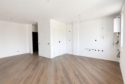 Apartament cu 3 camere semidecomandat în Florești