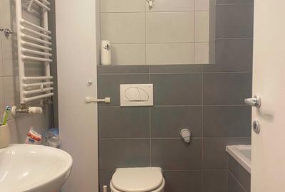 Apartament cu 3 camere semidecomandat în Băneasa