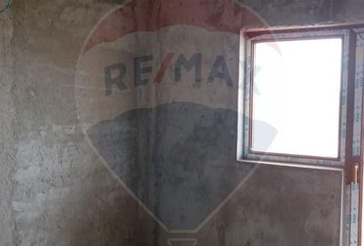 Casă cu 5 camere cu Teren 570 Mp în Balotești