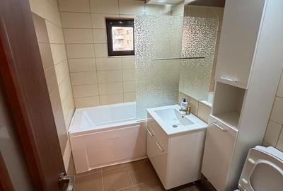 Apartament cu 3 camere decomandat în Exterior Vest