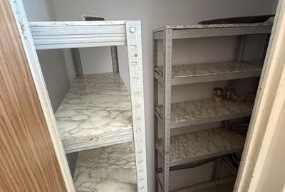 Apartament cu 3 camere semidecomandat în Drumul Taberei
