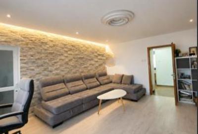 Apartament cu 3 camere decomandat, mobilat în P-ța Unirii