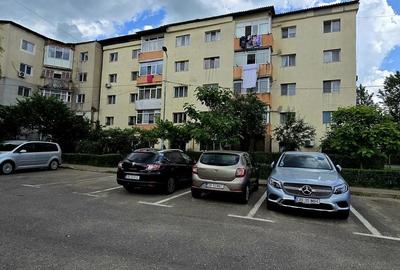 Apartament cu 3 camere decomandat în Micro 12