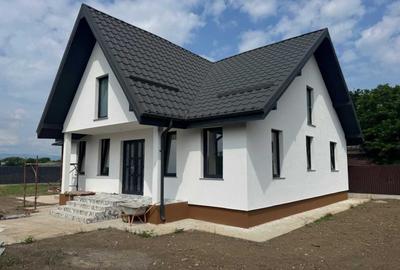Casă cu 3 camere în Central - 1