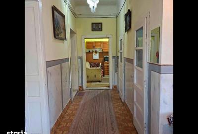 Casă cu 2 camere cu Teren 300 Mp în Central