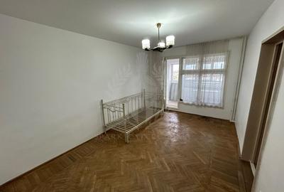 Apartament cu 4 camere decomandat în Sud
