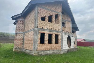 Casă cu Teren 2000 Mp în Sântana de Mureș