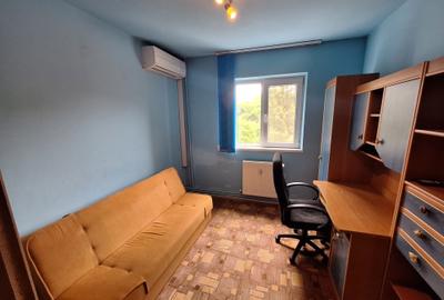 Apartament cu 3 camere semidecomandat în Dacia - 4