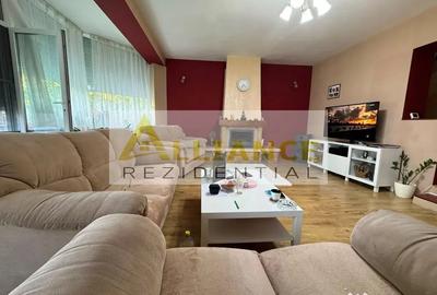 Casă cu 7 camere cu Teren 1086 Mp în Frumușani