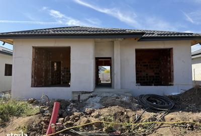 Casă cu 4 camere cu Teren 300 Mp în Central