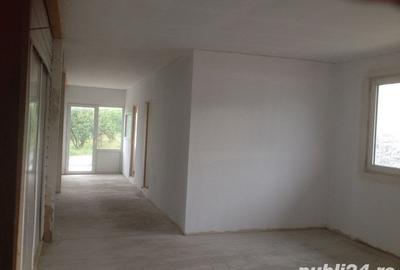 Spațiu comercial, de 500 mp, în Central - 3