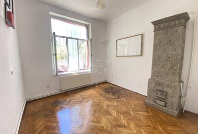 Apartament cu 3 camere semidecomandat în Regina Elisabeta