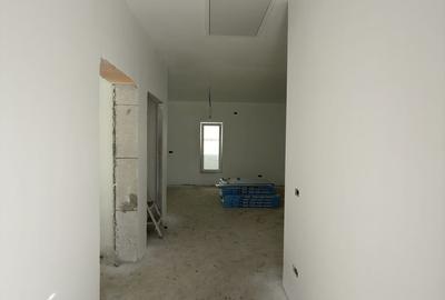 Casă cu 3 camere cu Teren 275 Mp în Sânmihaiu Român
