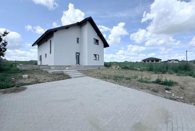 Casă individuală cu 5 camere cu Teren 500 Mp în Central - 2
