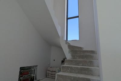 Casă cu 4 camere cu Teren 310 Mp în Cristian