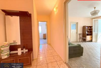 Apartament cu 2 camere decomandat în Micro 17 - 1
