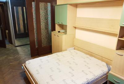 Apartament cu 3 camere semidecomandat în Sala Palatului