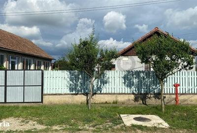 Casă cu 4 camere în Bicaci