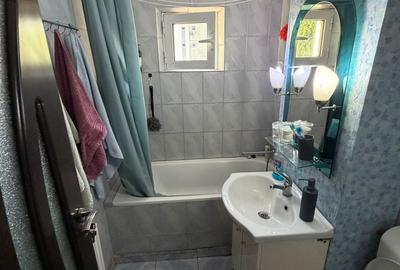 Apartament cu 3 camere semidecomandat în Craiovița Nouă - 2