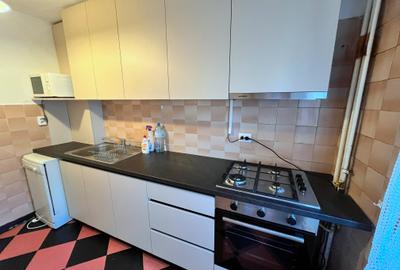 Apartament cu 3 camere decomandat în Zorilor