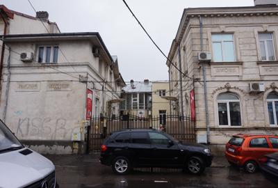 Casă cu 21 camere cu Canalizare în Parcul Carol