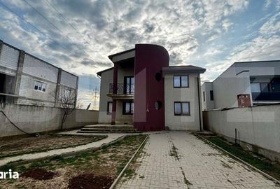 Casă cu 6 camere cu Teren 450 Mp în Șimnicu de Sus