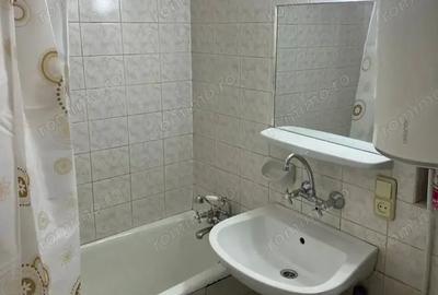 Garsonieră decomandată în Titan