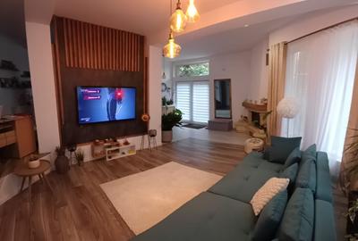 Casă cu 8 camere decomandat cu Teren 250 Mp în Nord