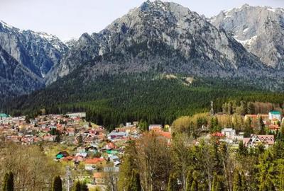 Casă cu 5 camere cu Teren 100 Mp în Central