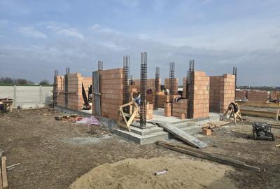 Casă cu 3 camere cu Teren 383 Mp în Dascălu - 2