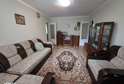 Apartament cu 4 camere semidecomandat în Hipodrom