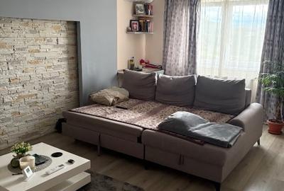 Apartament cu 2 camere semidecomandat, mobilat în Florești