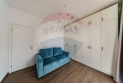 Apartament cu 3 camere semidecomandat, mobilat în UTA - 7