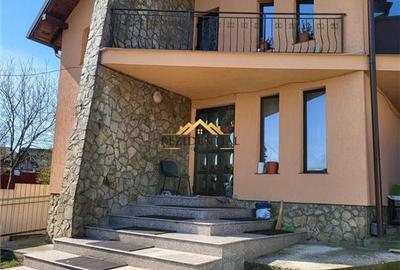 Casă individuală cu 5 camere cu Canalizare în Central - 1