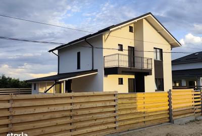 Casă cu 4 camere cu Teren 370 Mp în Joița