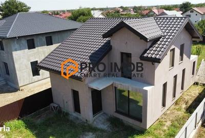 Casă cu 4 camere decomandat în Căpățânești