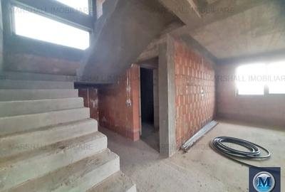 Casă cu 5 camere în Păulești