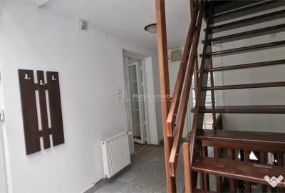 Casă cu 10 camere cu Teren 32 Mp în Muncitoresc