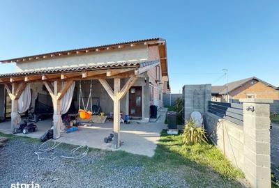 Casă cu 5 camere cu Teren 504 Mp în Sânmihaiu Român