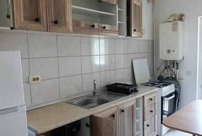 Garsonieră decomandată în Roșu