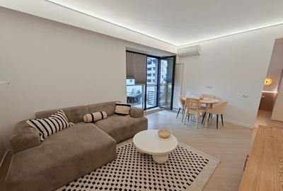 Apartament cu 3 camere semidecomandat, mobilat în Pipera