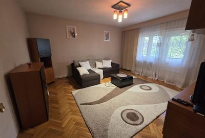 Apartament cu 3 camere decomandat în Zorilor